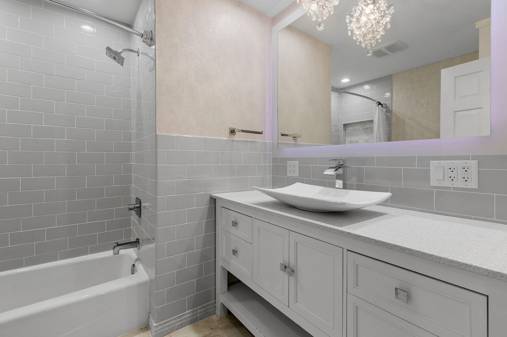 8405 Lower 208th Street W