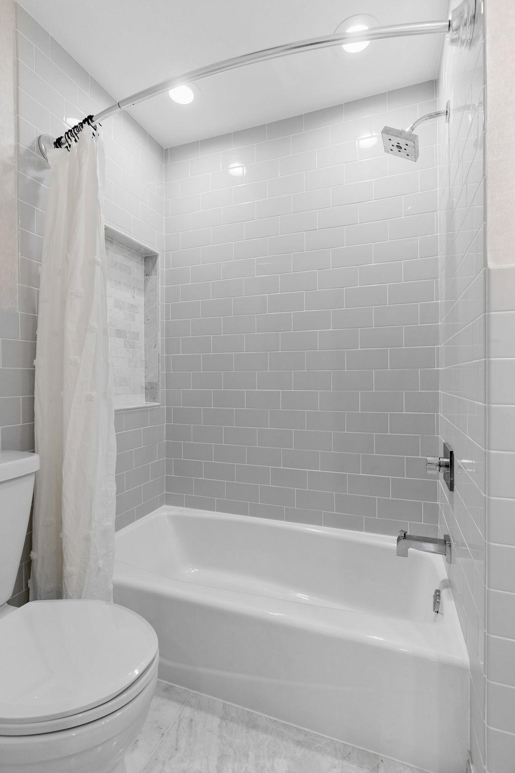 8405 Lower 208th Street W