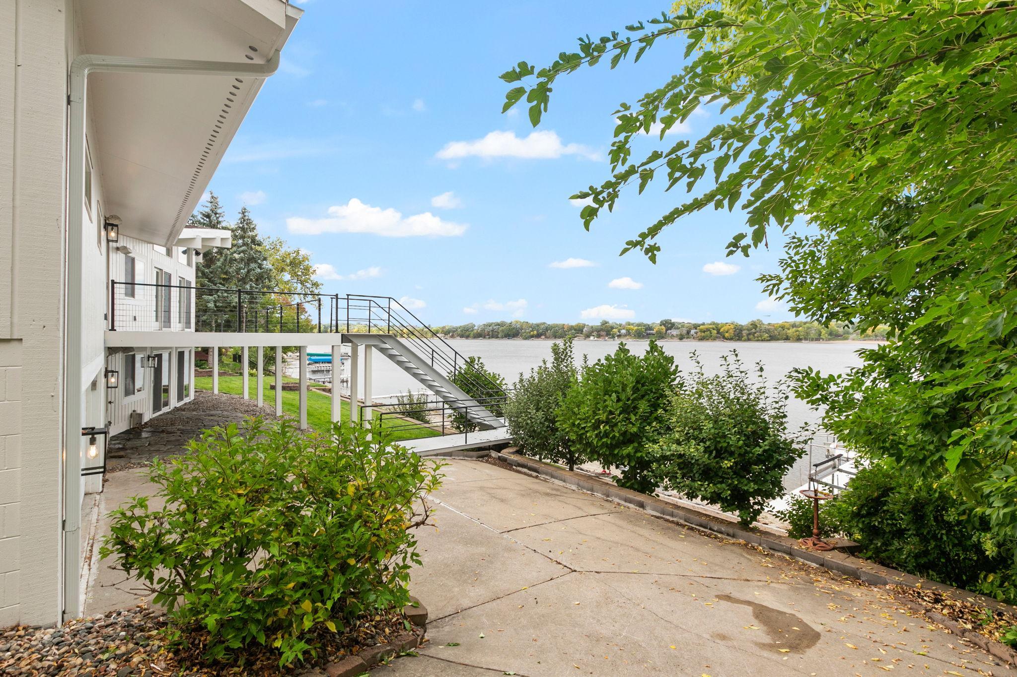 5650 Fairlawn Shores Trail SE