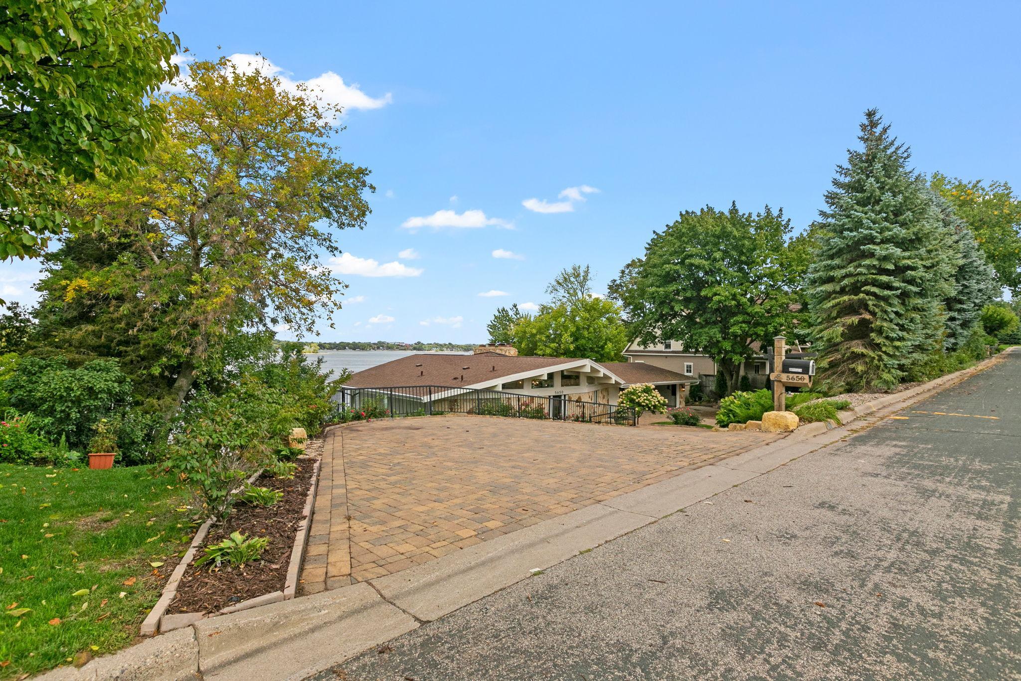 5650 Fairlawn Shores Trail SE