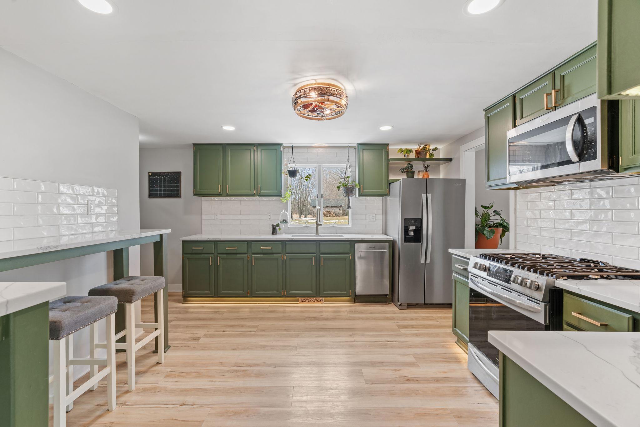 639 Main Street S