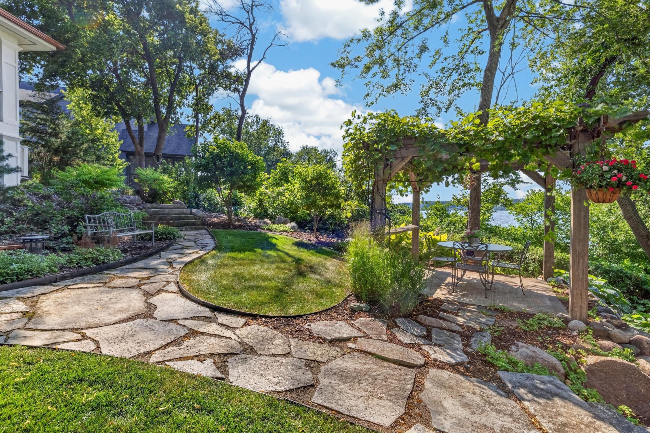 5488 Fairlawn Shores Trail SE
