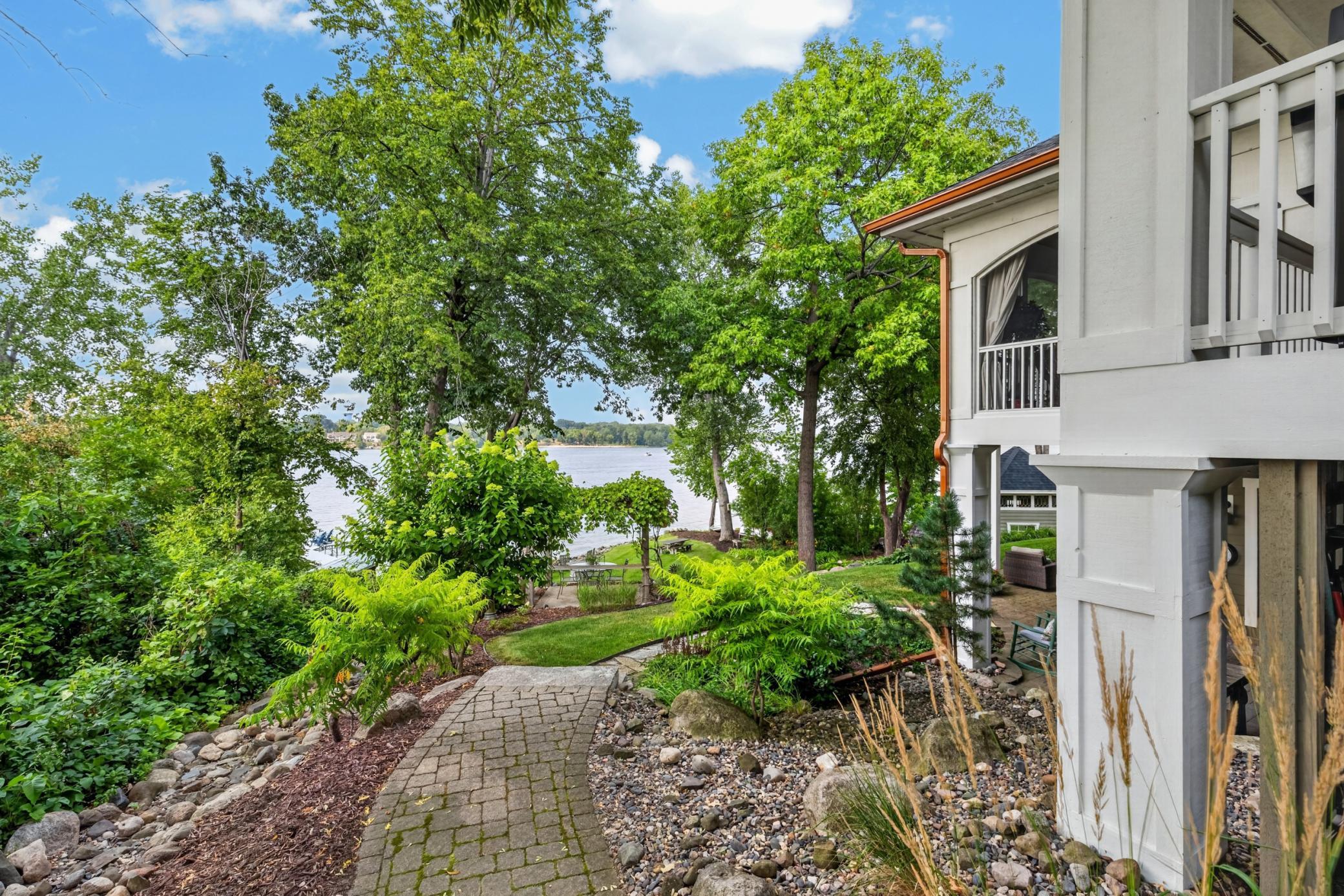 5488 Fairlawn Shores Trail SE