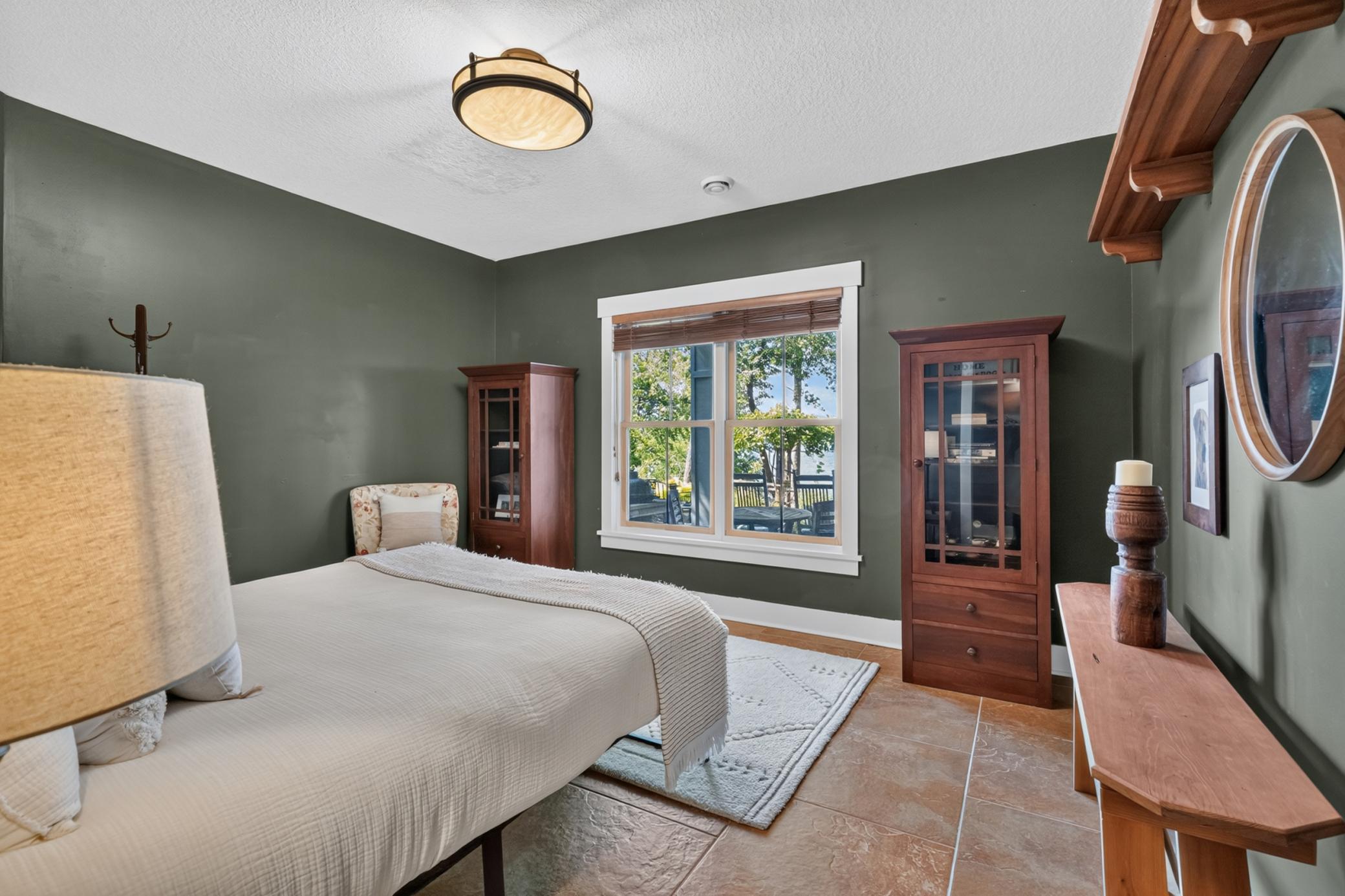 5488 Fairlawn Shores Trail SE