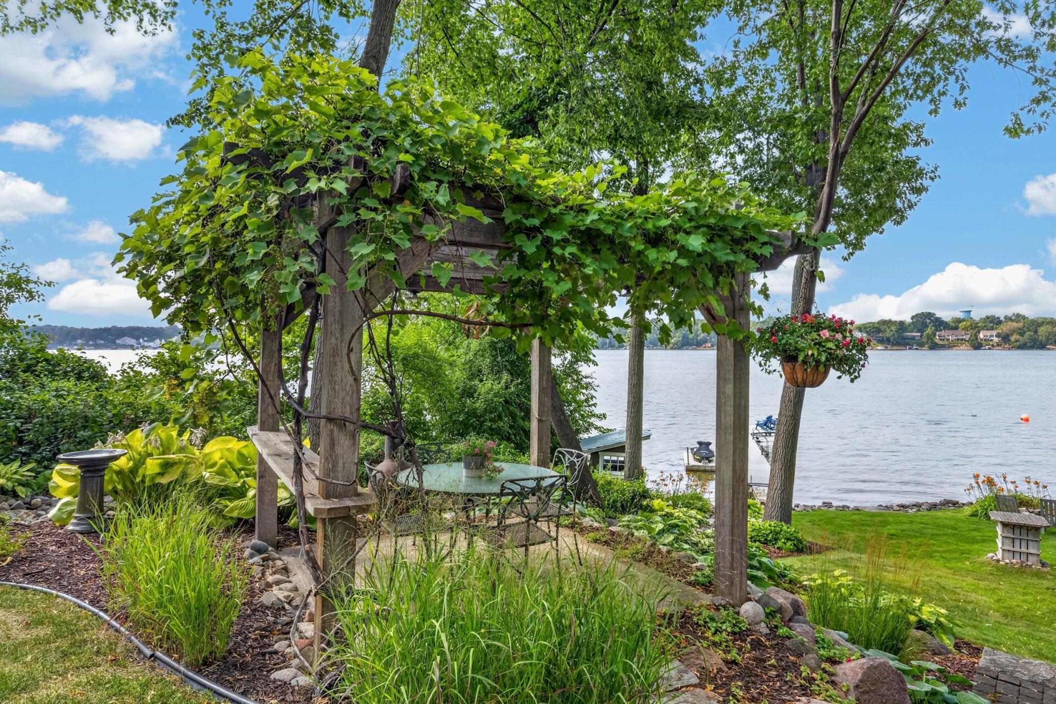 5488 Fairlawn Shores Trail SE