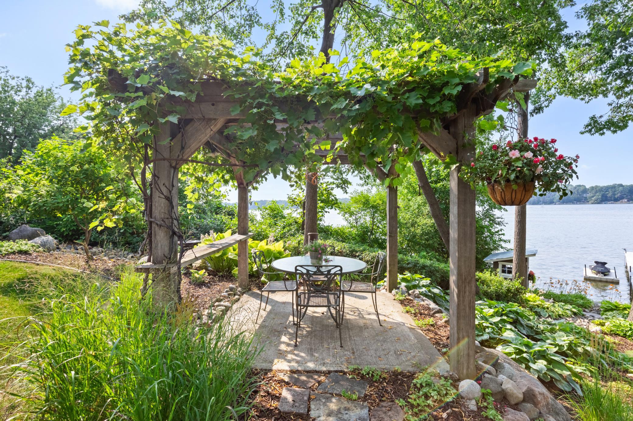 5488 Fairlawn Shores Trail SE