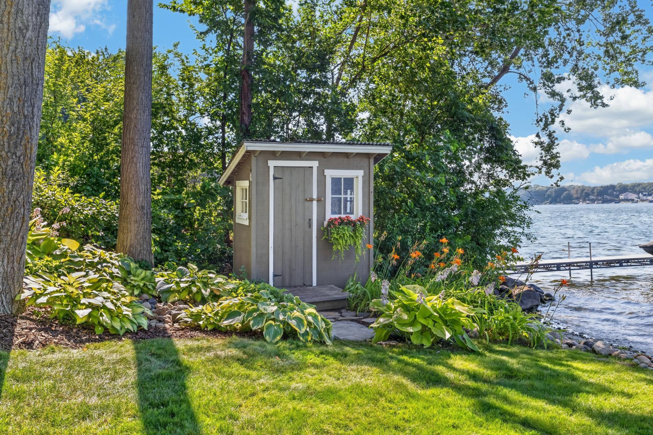 5488 Fairlawn Shores Trail SE