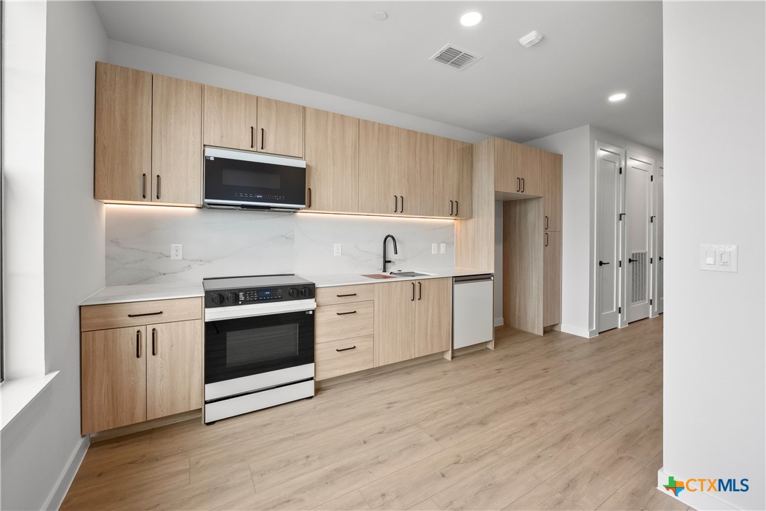 634 Central Parkway 1212