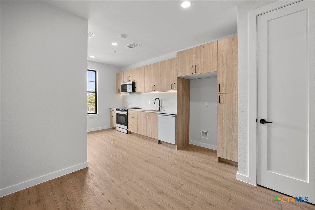 634 Central Parkway 1212