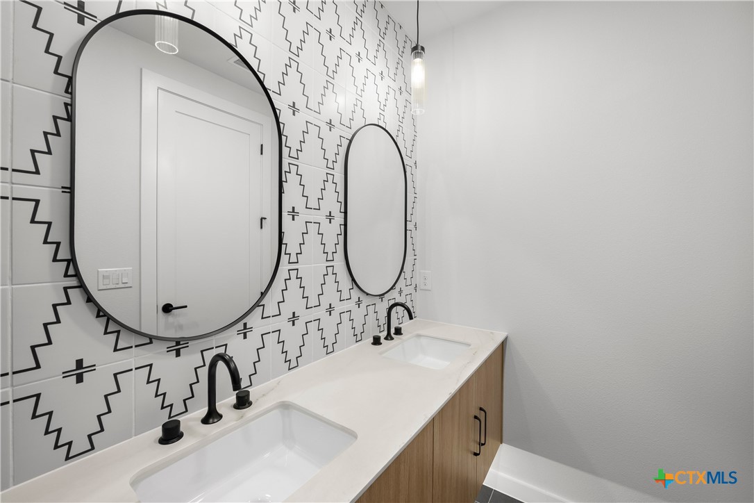 634 Central Parkway 1212