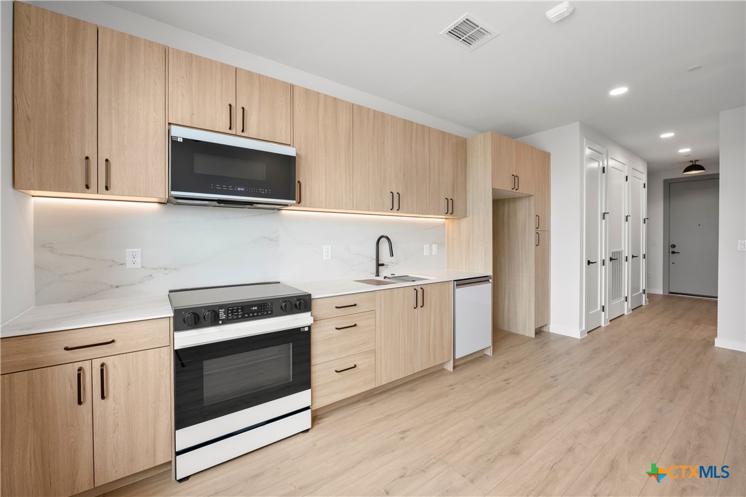 634 Central Parkway 1212