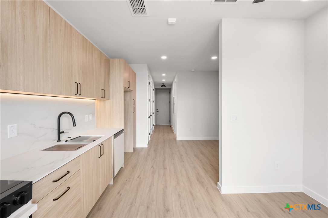 634 Central Parkway 1212