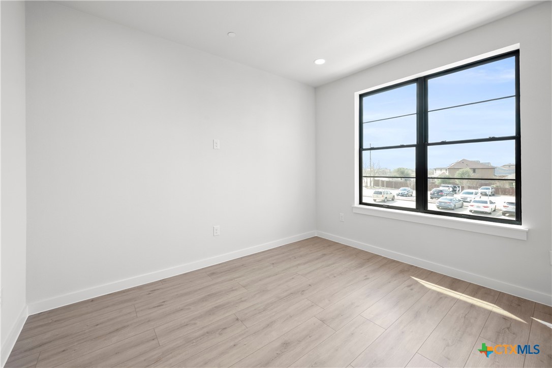 634 Central Parkway 1211