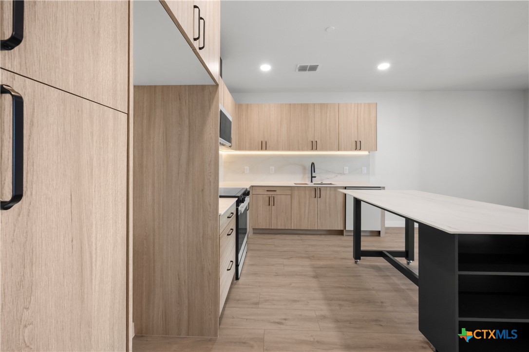 634 Central Parkway 1211