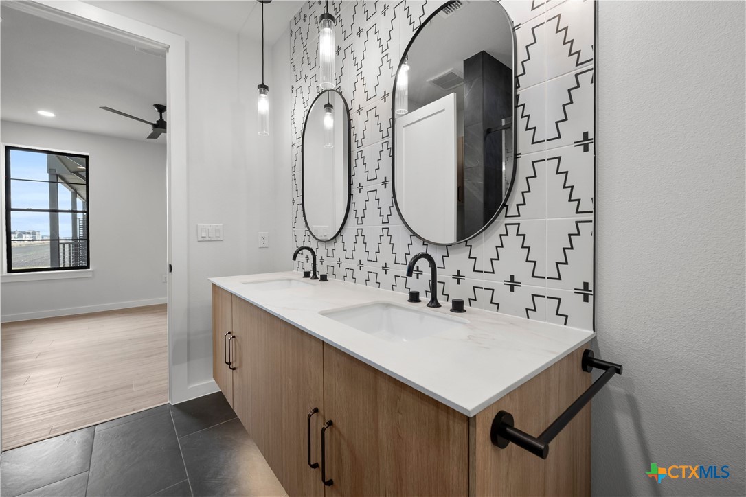 634 Central Parkway 1211