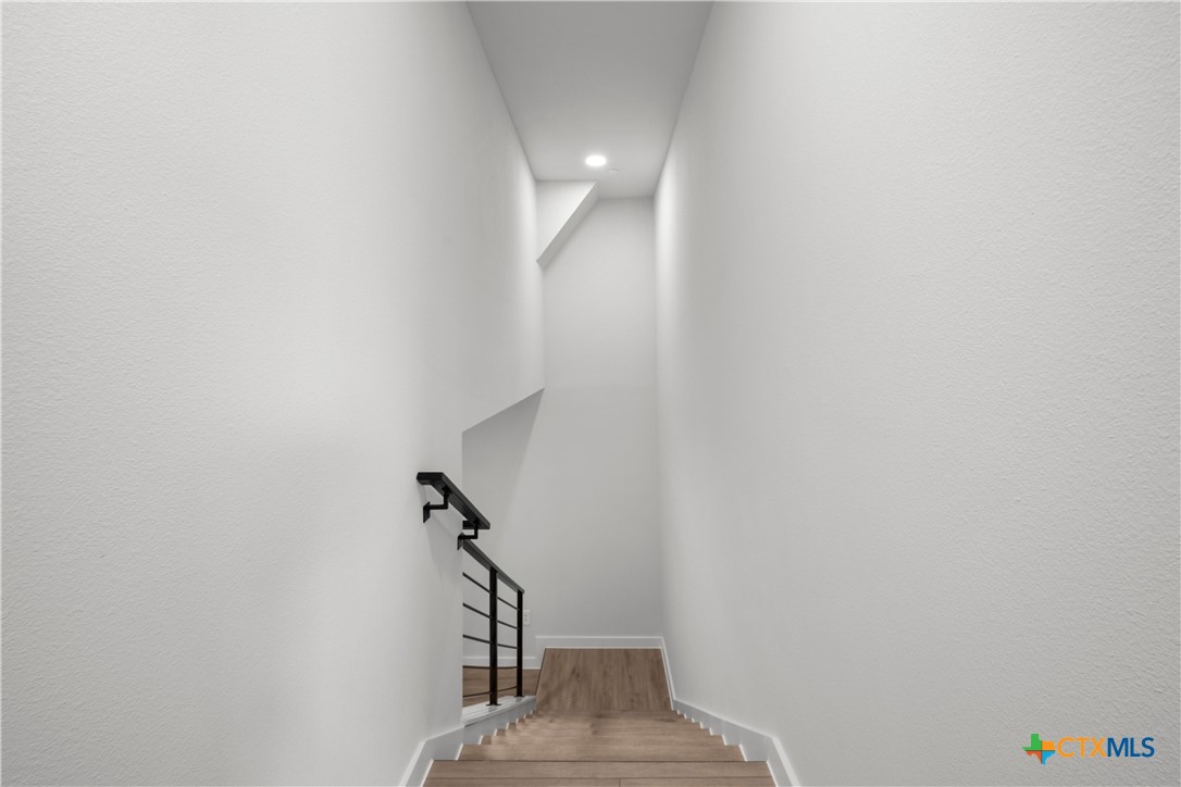 634 Central Parkway 1211