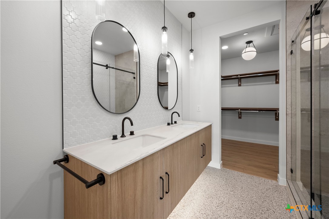 634 Central Parkway 1211