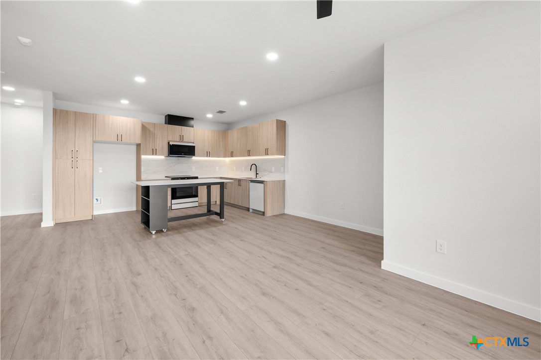 634 Central Parkway 1211