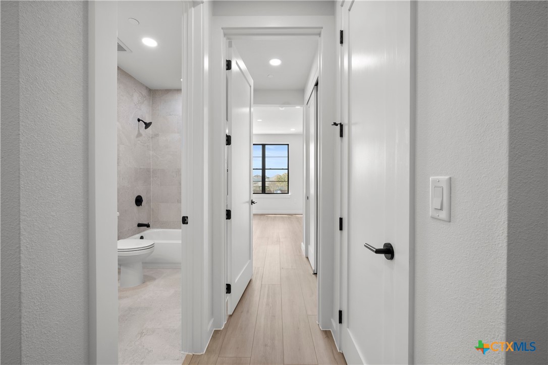 634 Central Parkway 1211