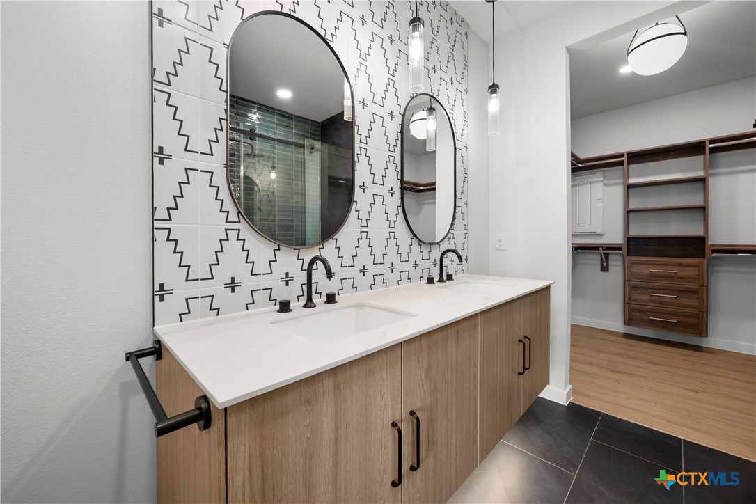 634 Central Parkway 1211