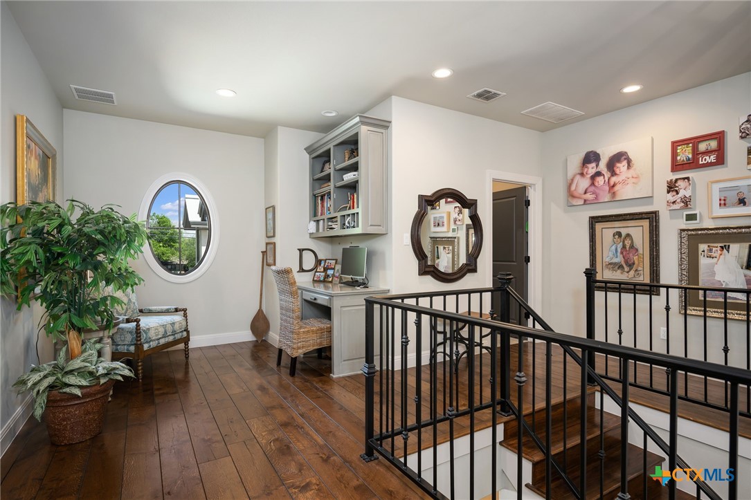 1771 Edgewater Falls