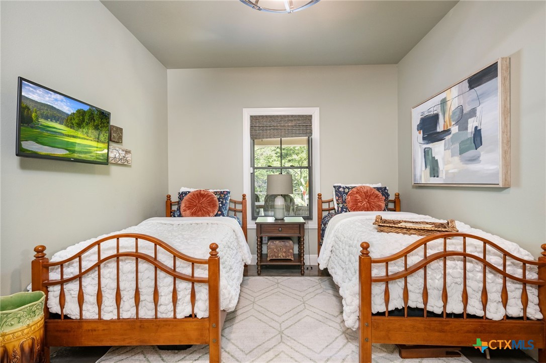 1771 Edgewater Falls