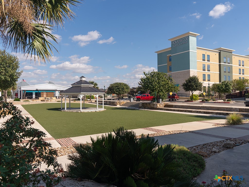 634 Central Parkway 1211