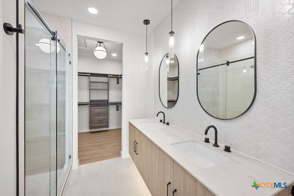 630 Central Parkway 1205/1206