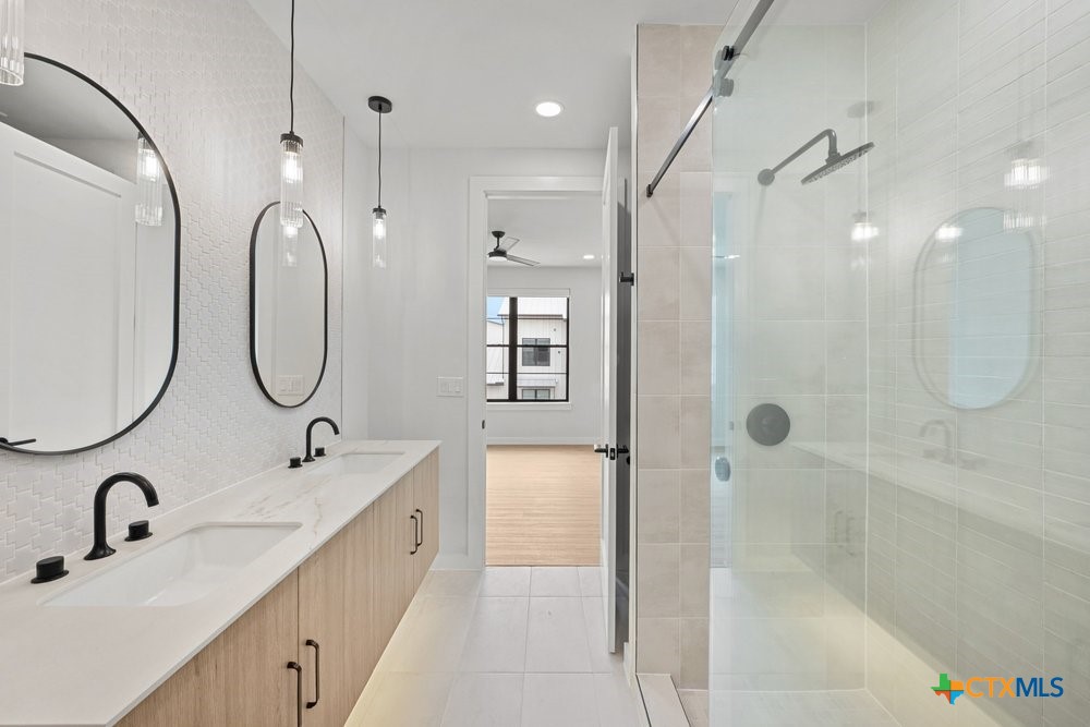 630 Central Parkway 1205/1206