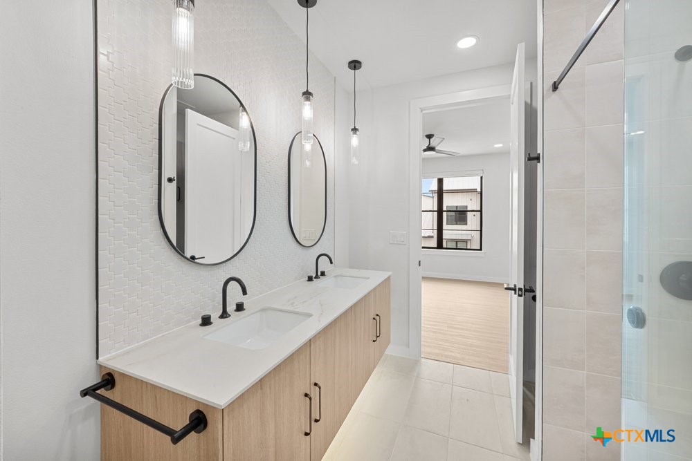 630 Central Parkway 1205/1206