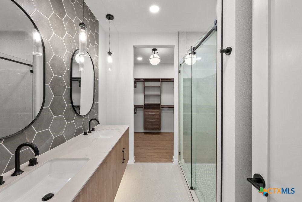 630 Central Parkway 1205/1206