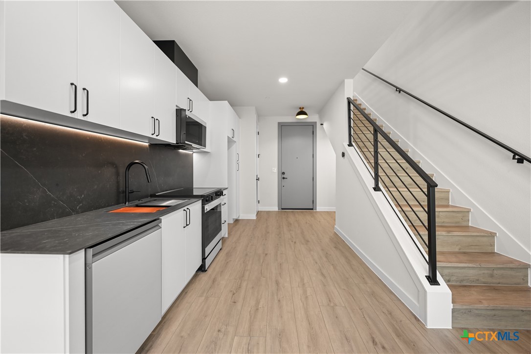 634 Central Parkway 1204
