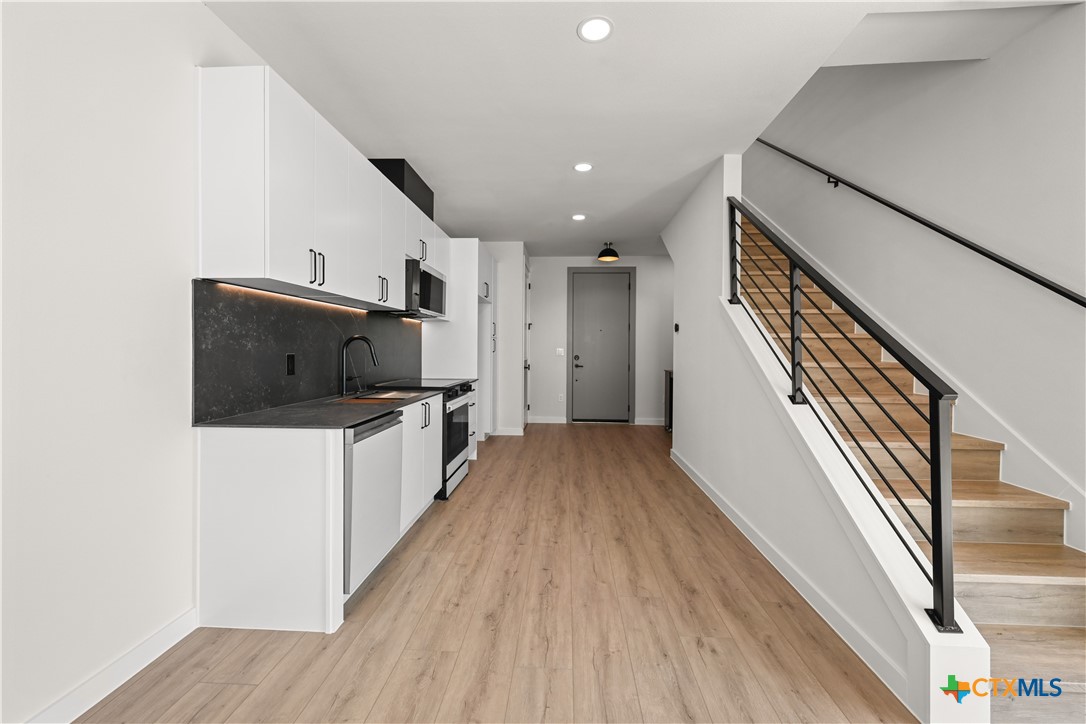 634 Central Parkway 1201