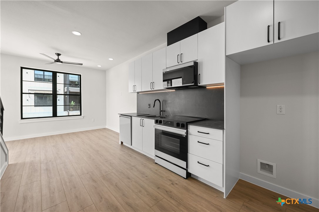634 Central Parkway 1201