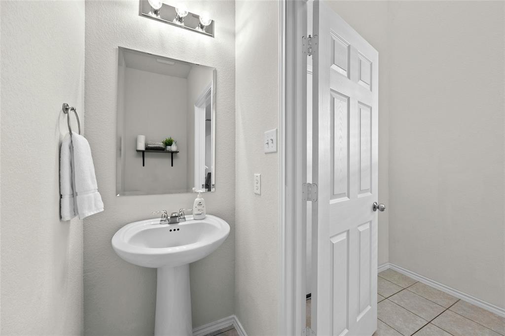 417 Bedford Falls LN