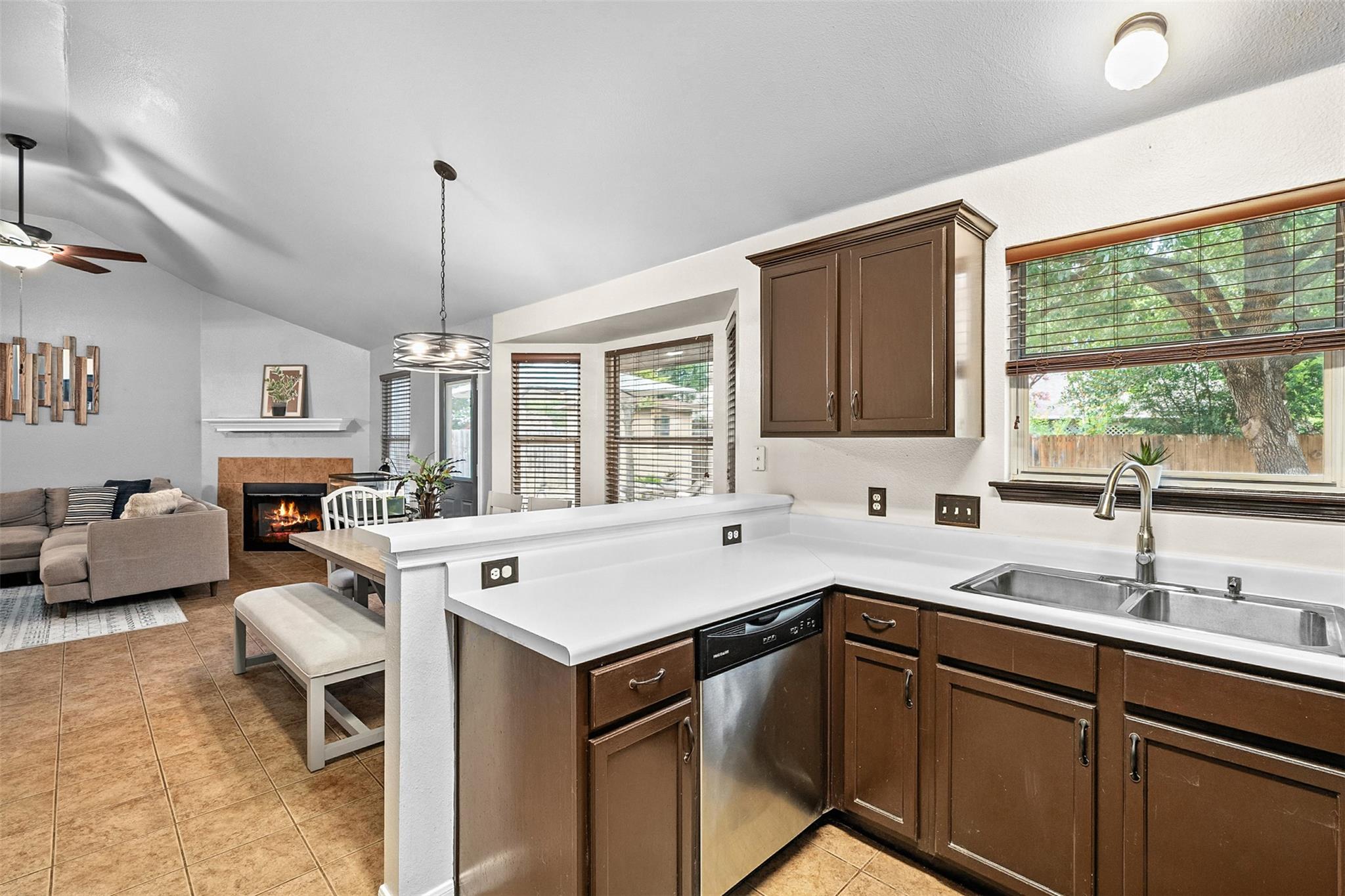 113 MEADOWSIDE DR