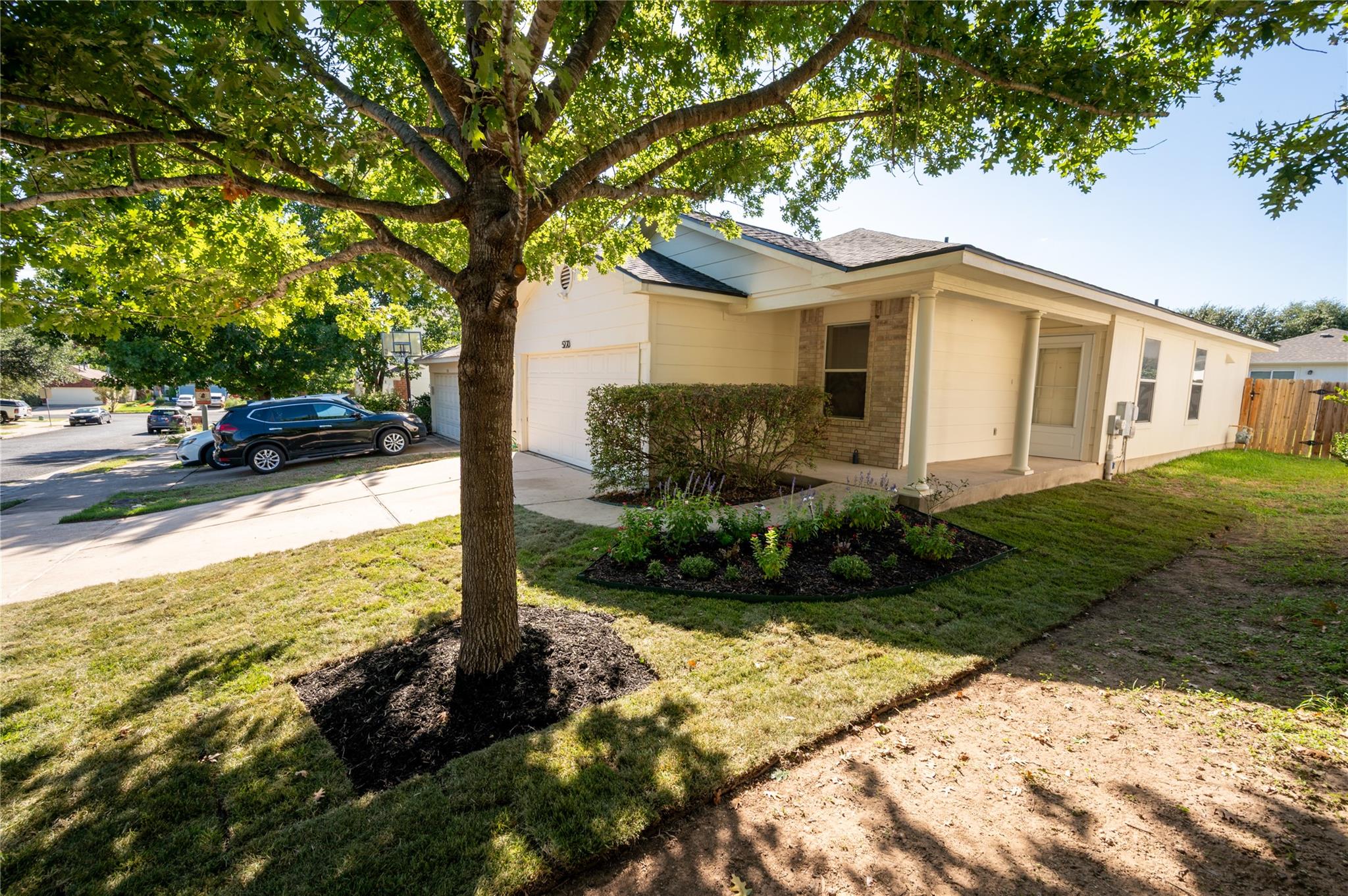 5220 Hutchinson DR