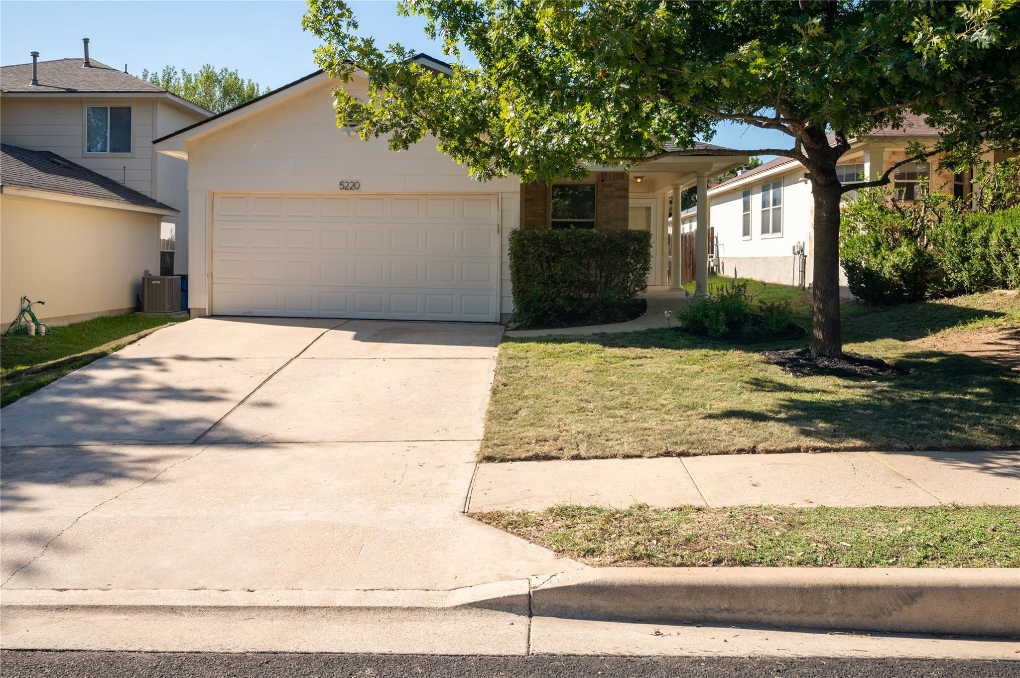 5220 Hutchinson DR