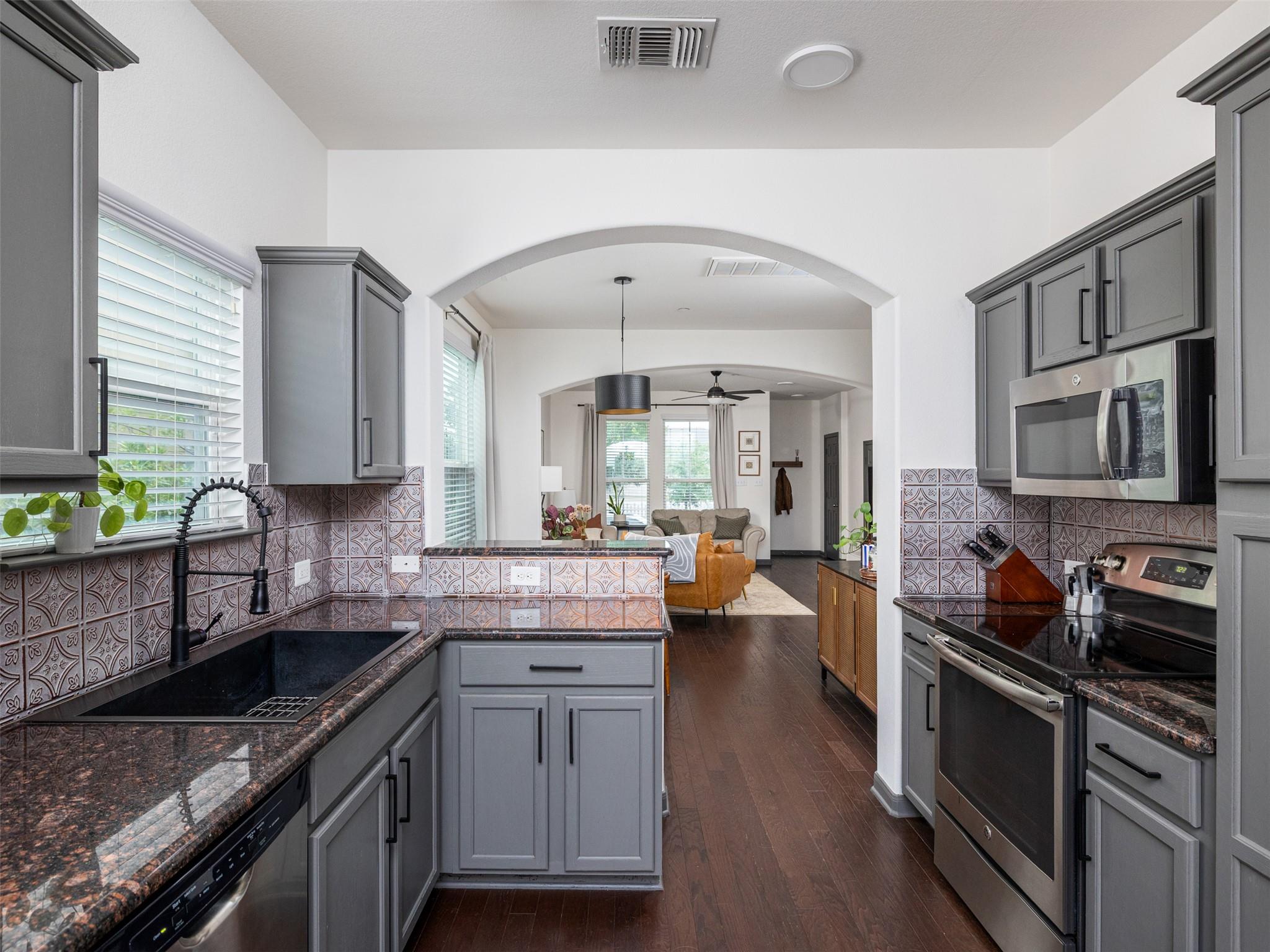 532 Lookout Tree LN