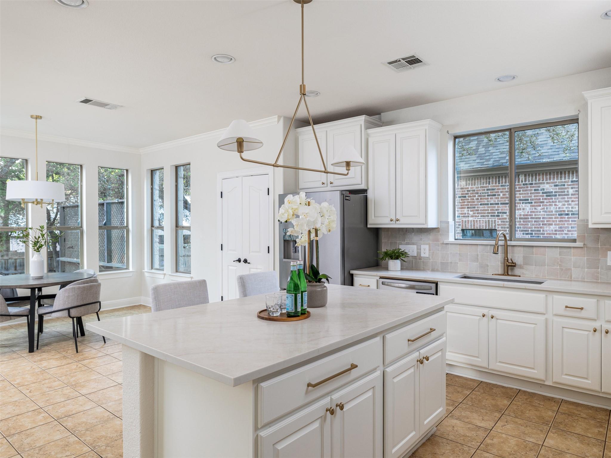 2709 Deep River CIR