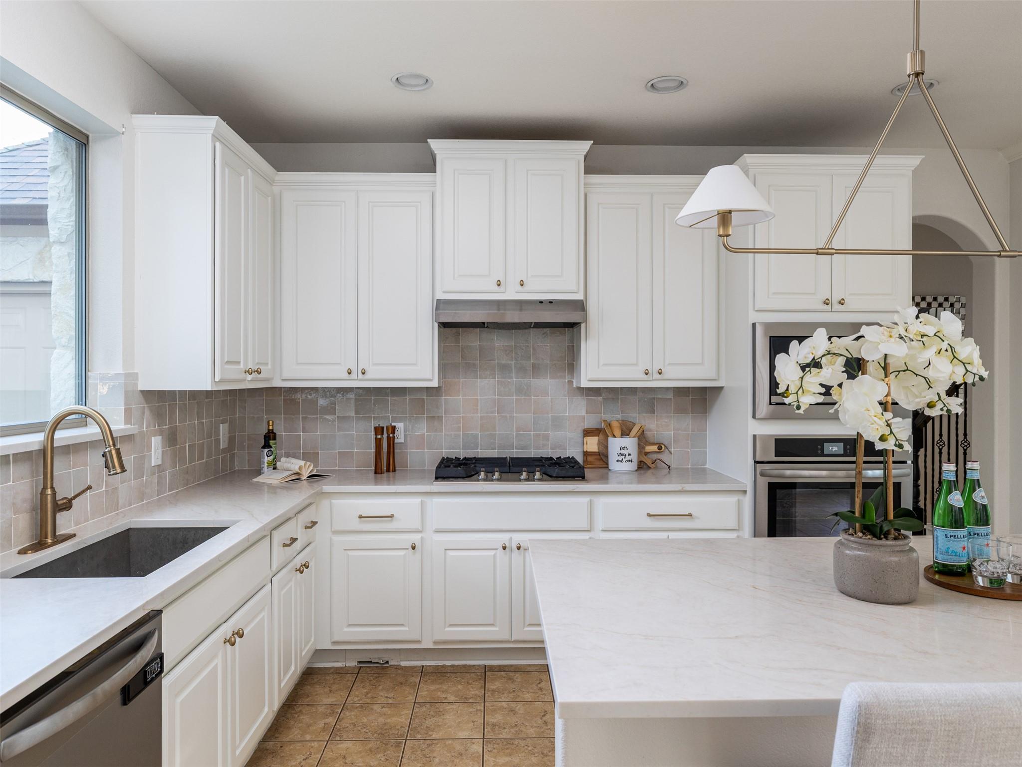 2709 Deep River CIR