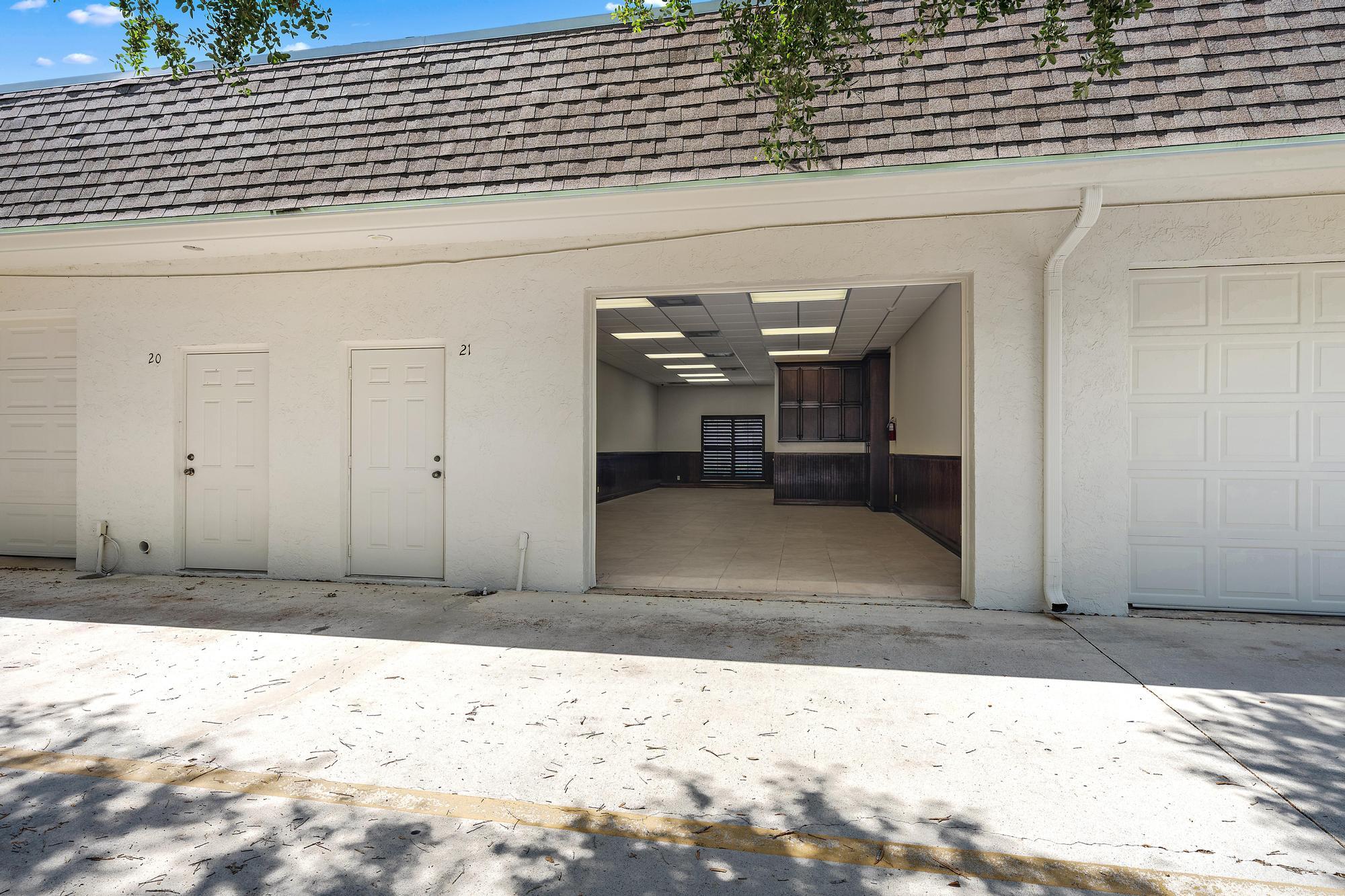 212 N Us Highway 1 21