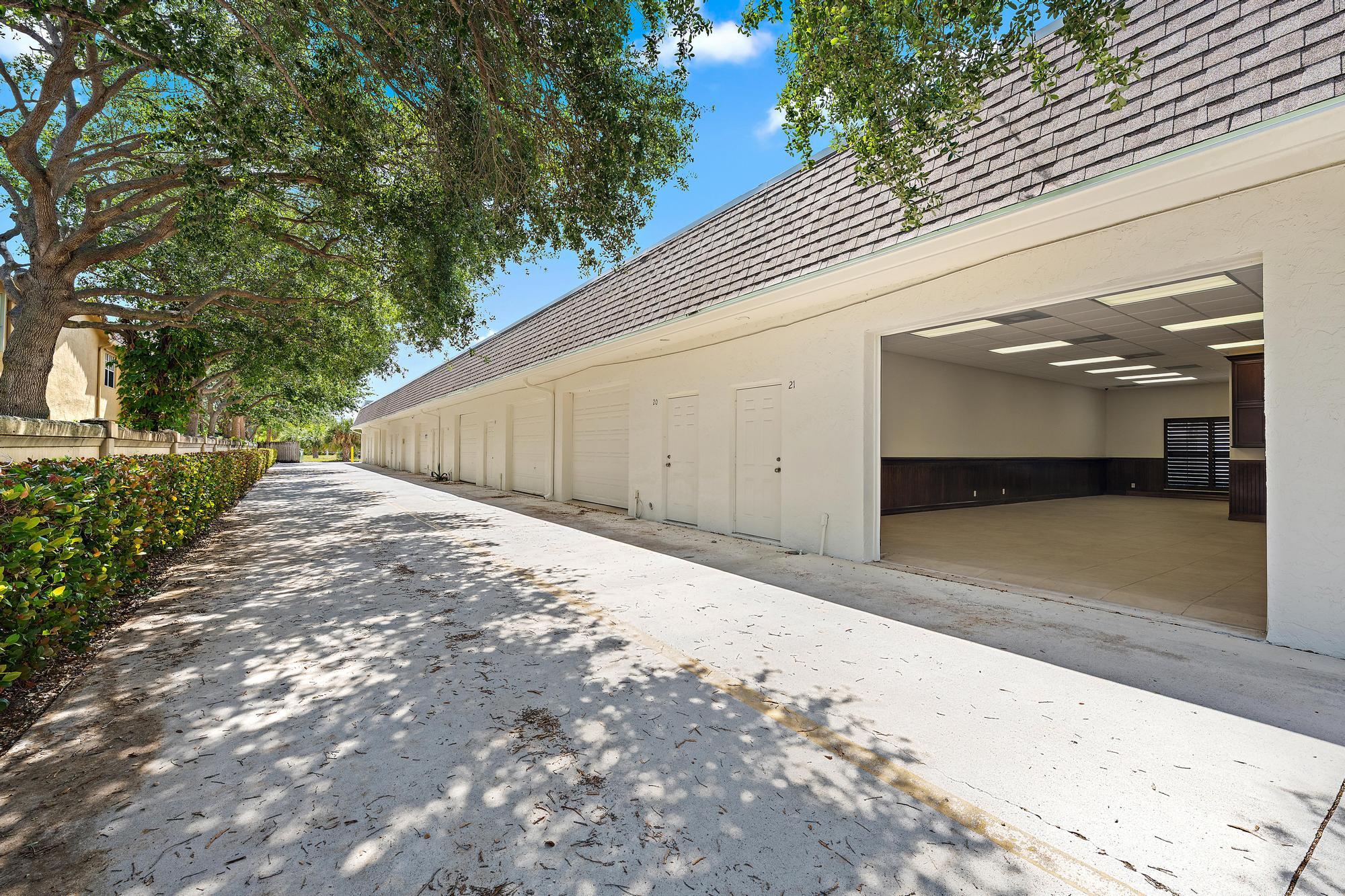 212 N Us Highway 1 21