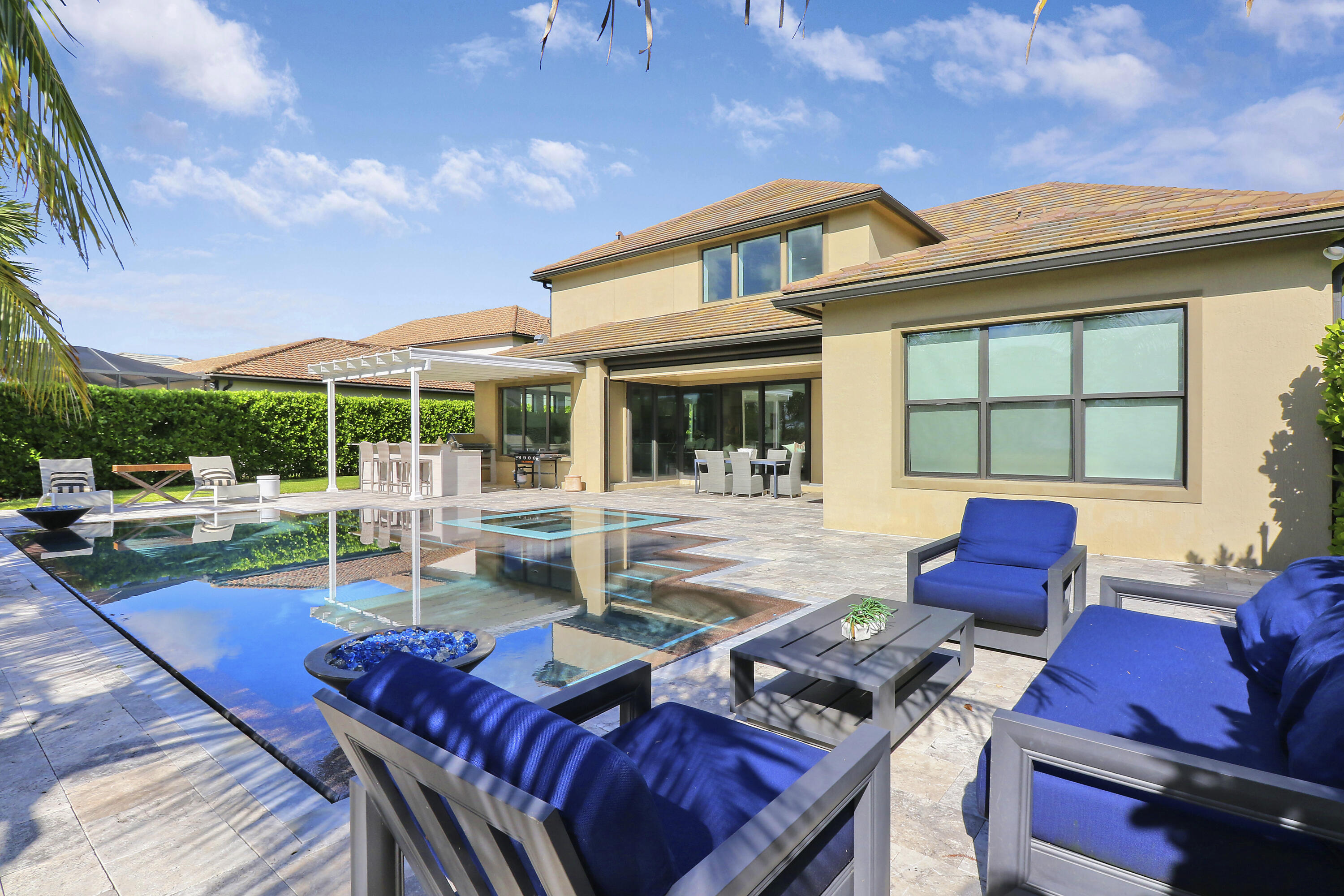 216 Sonoma Isles Circle