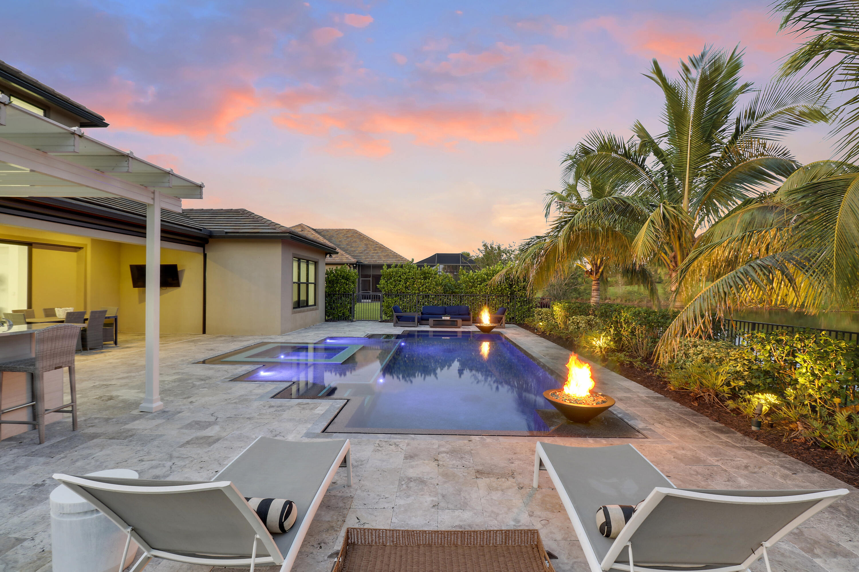 216 Sonoma Isles Circle