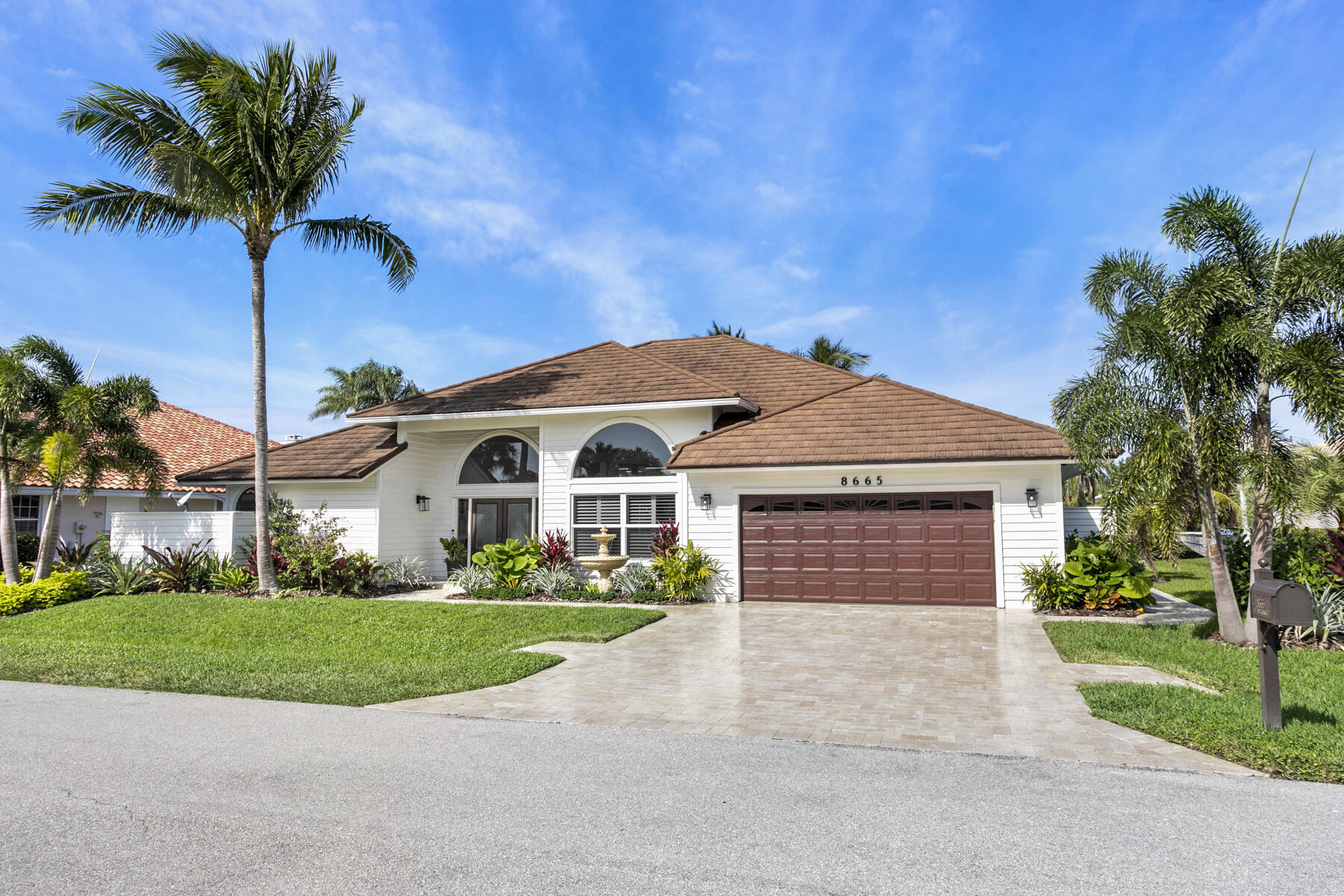 8665 SE Water Oak Place