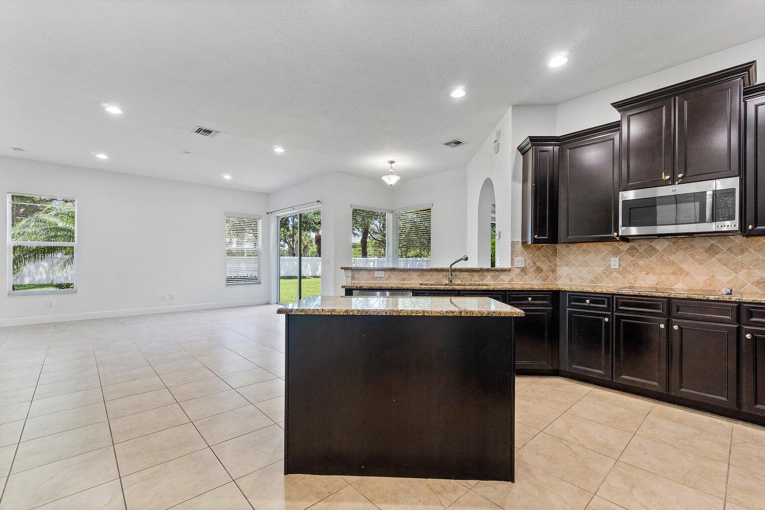 447 Rudder Cay Way