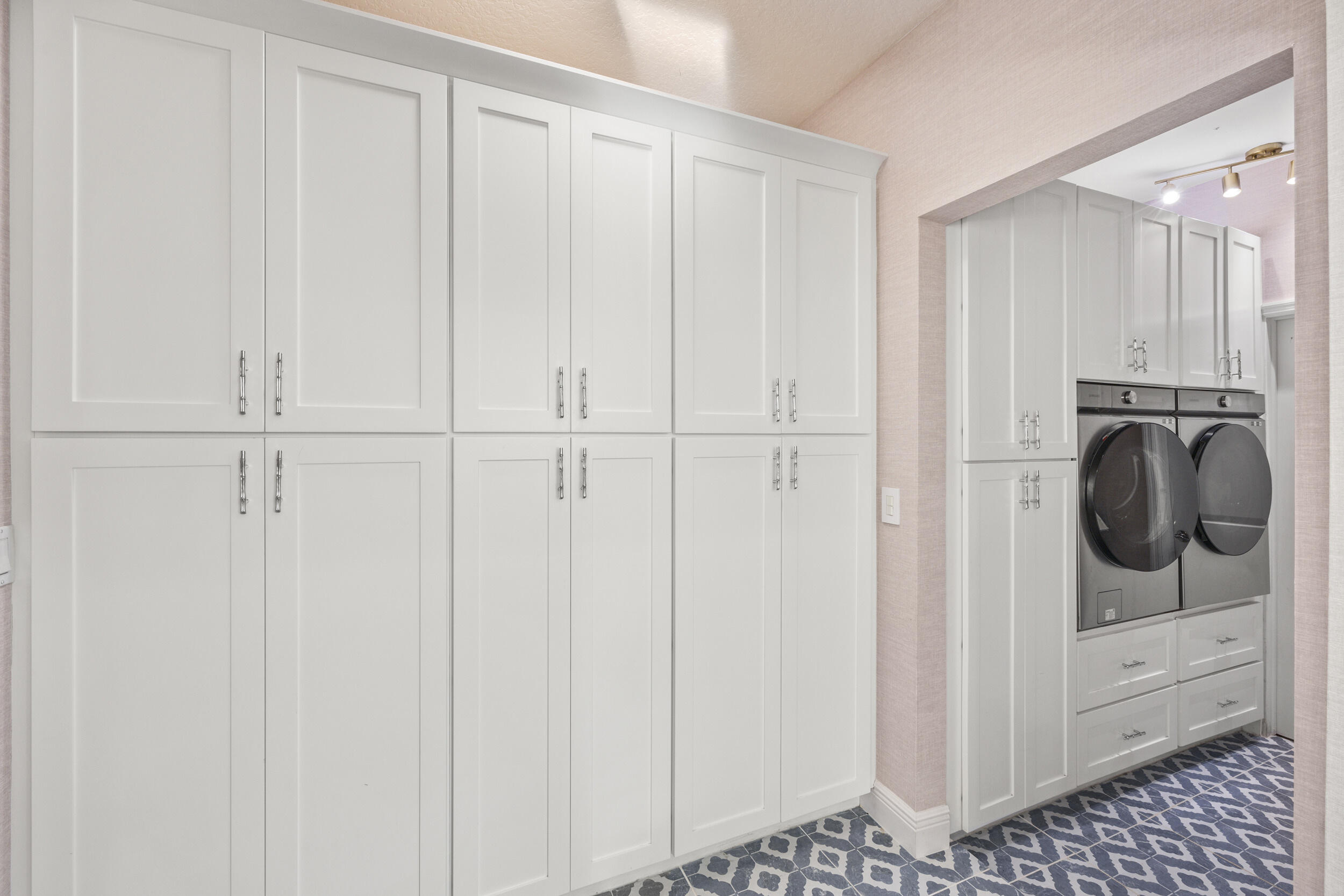 9806 SE Landing Place