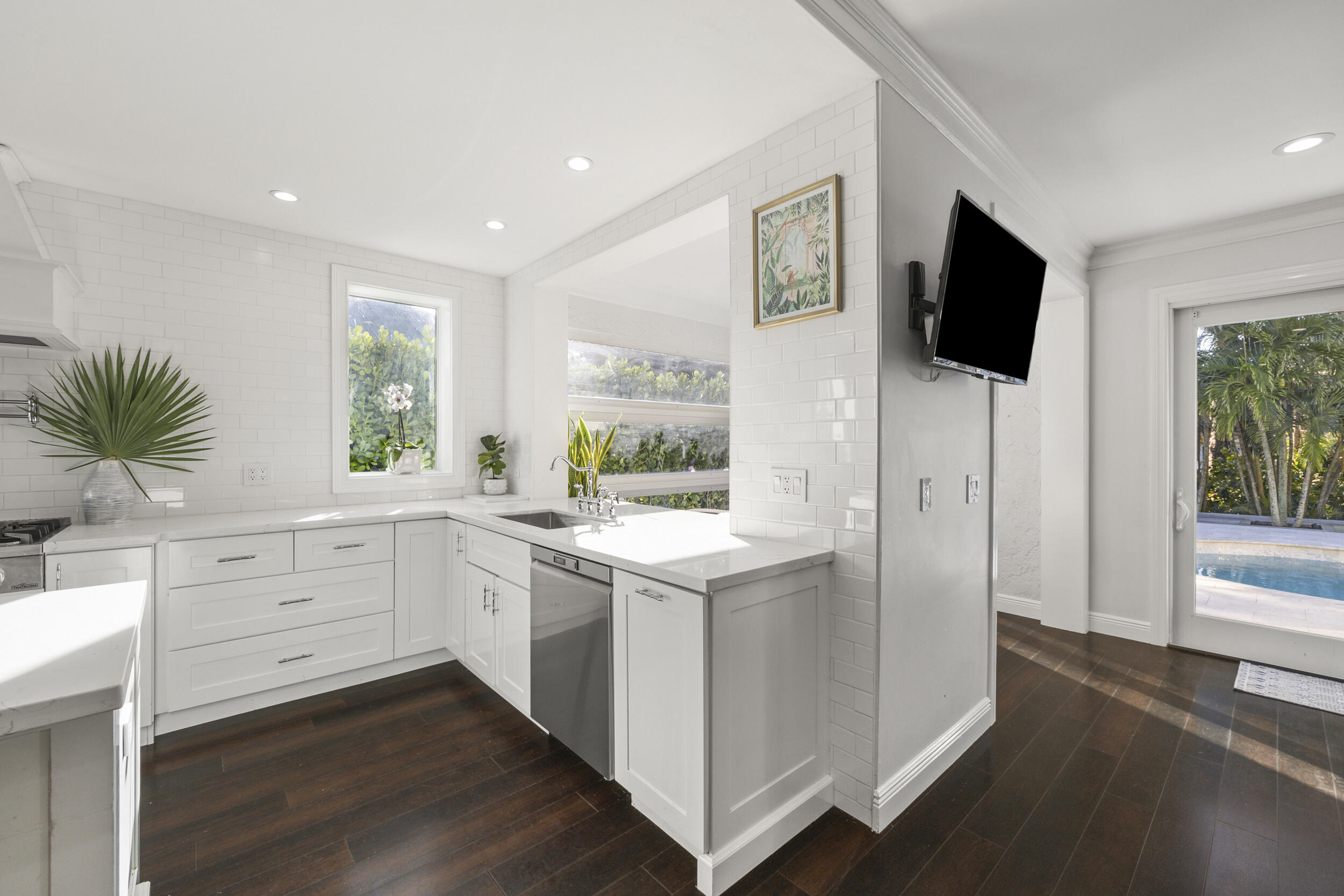 9806 SE Landing Place