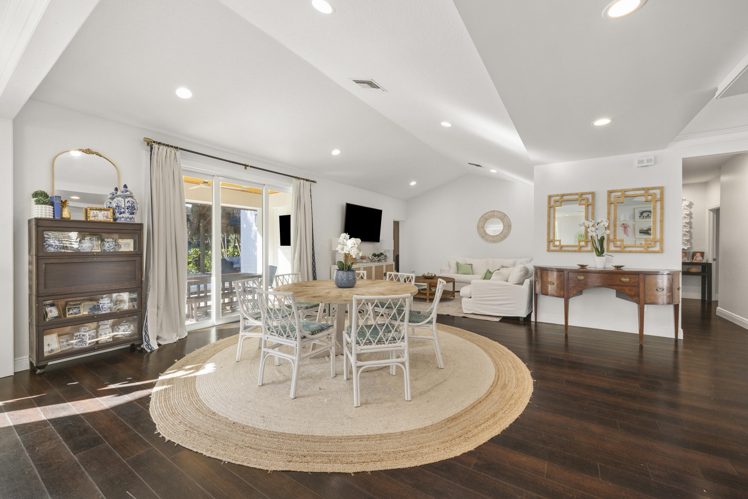 9806 SE Landing Place